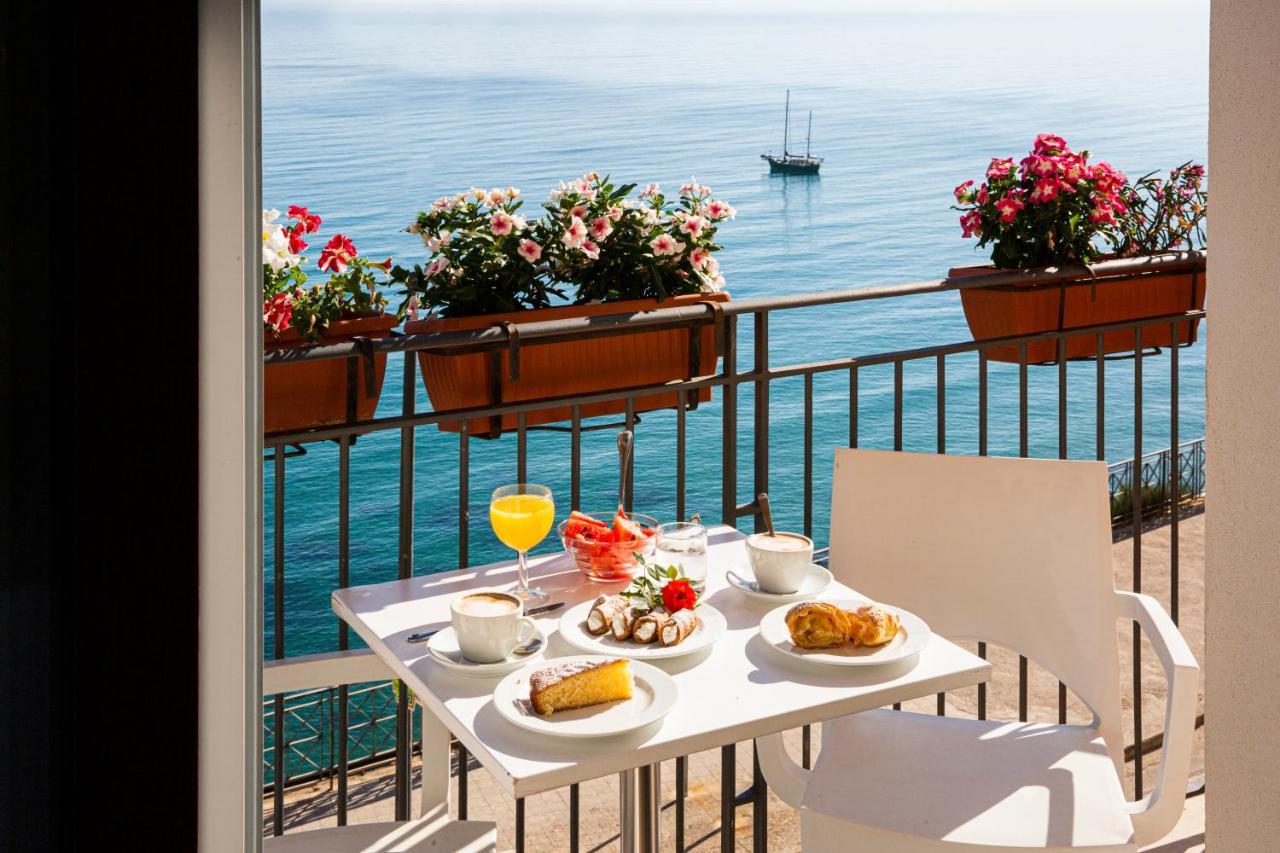 Hotel Punta Nord Est Кастеламаре дел Голфо Екстериор снимка