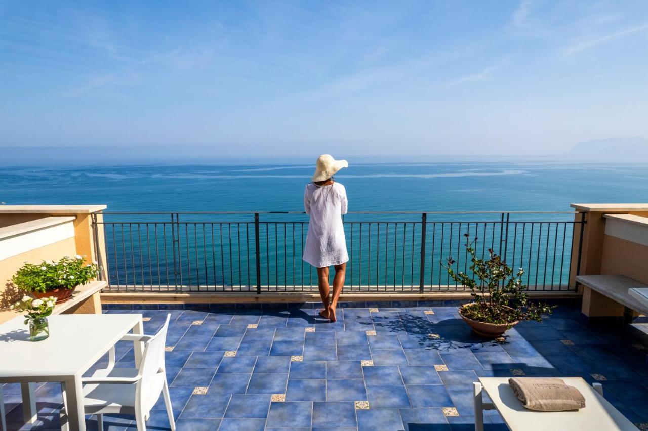 Hotel Punta Nord Est Кастеламаре дел Голфо Екстериор снимка